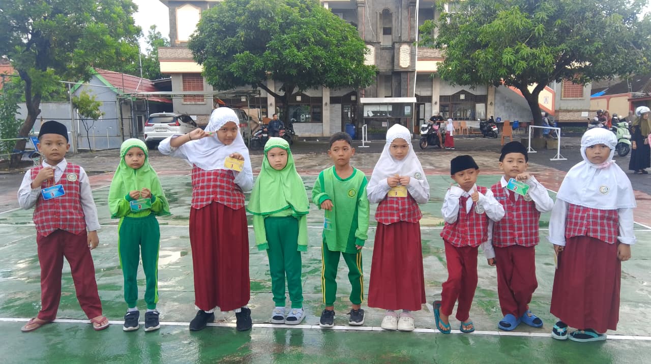 🌟 Bintang Prestasi: Datang Paling Awal, Bukti Disiplin dan Semangat Belajar Sejak Pagi di Hari Selasa, 03 Februari 2026 - foto 1